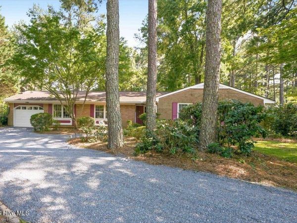 27 Bogie Drive, Whispering Pines, NC 28327
