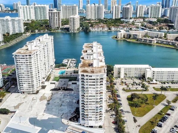 18051 Biscayne Blvd , Unit 801, Aventura, FL 33160