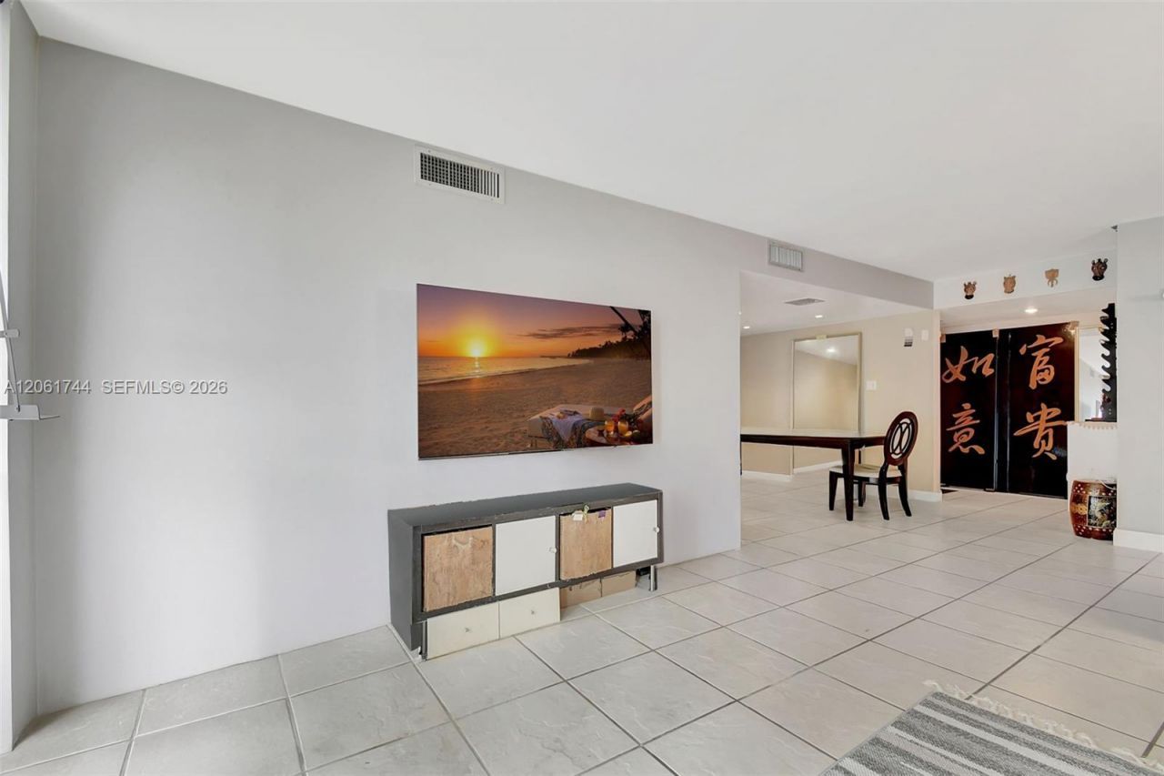 18051 Biscayne Blvd , Unit 801, Aventura, FL 33160 Photo
