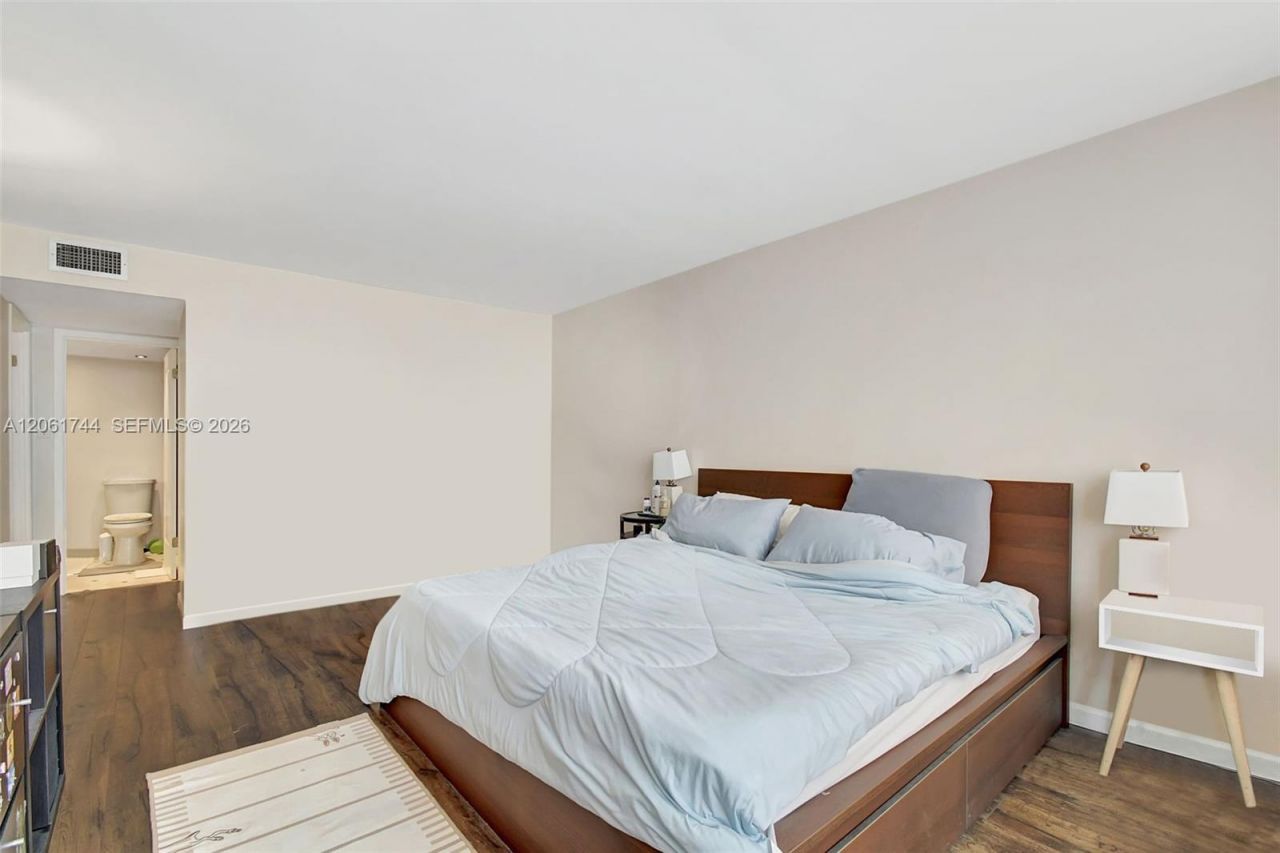 18051 Biscayne Blvd , Unit 801, Aventura, FL 33160 Photo