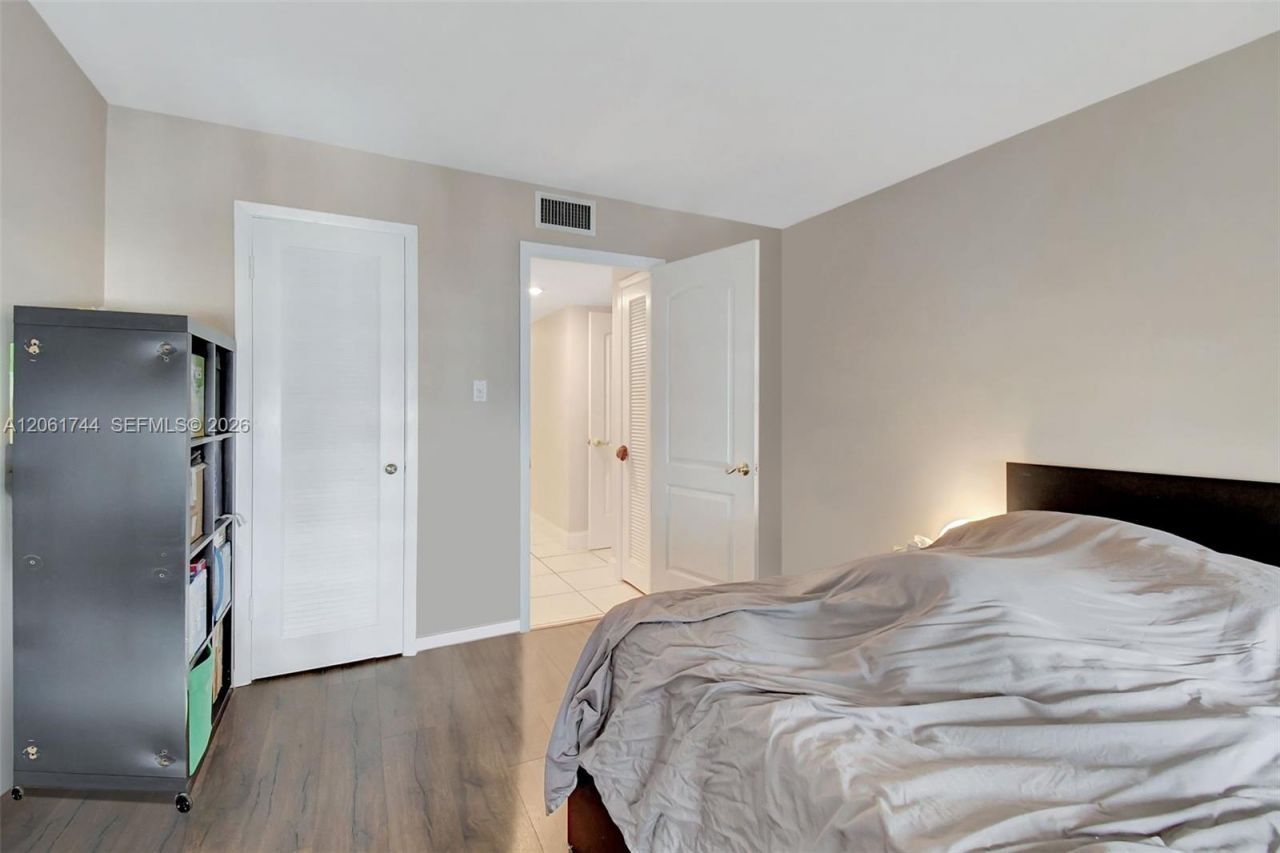 18051 Biscayne Blvd , Unit 801, Aventura, FL 33160 Photo
