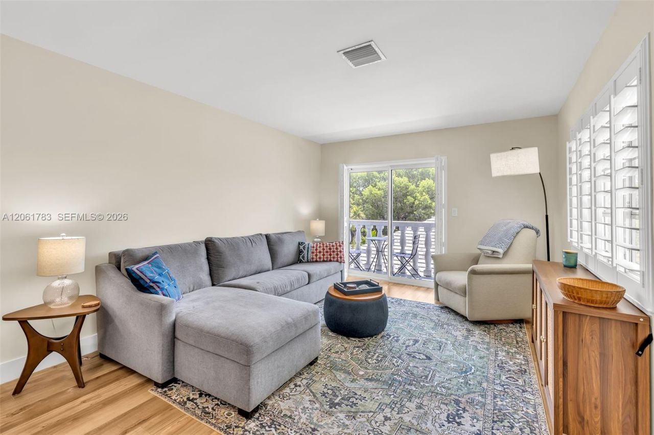1150 Madruga Ave , Unit A304, Coral Gables, FL 33146 Photo