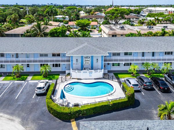 4111 NE 21st Way, Unit 204, Lighthouse Point, FL 33064