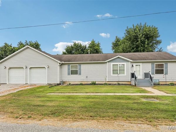 510 W Douglas Street, New Douglas, IL 62074