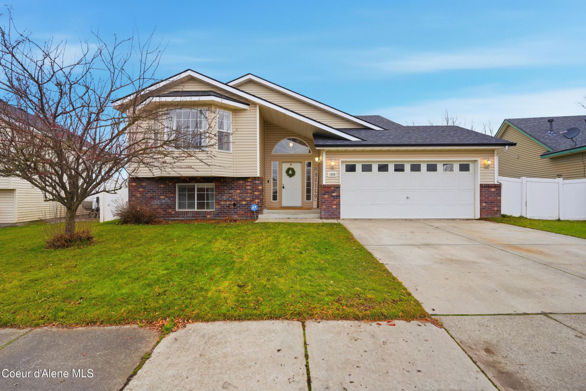 1049 N Bainbridge St, Post Falls, ID 83854 Main Photo