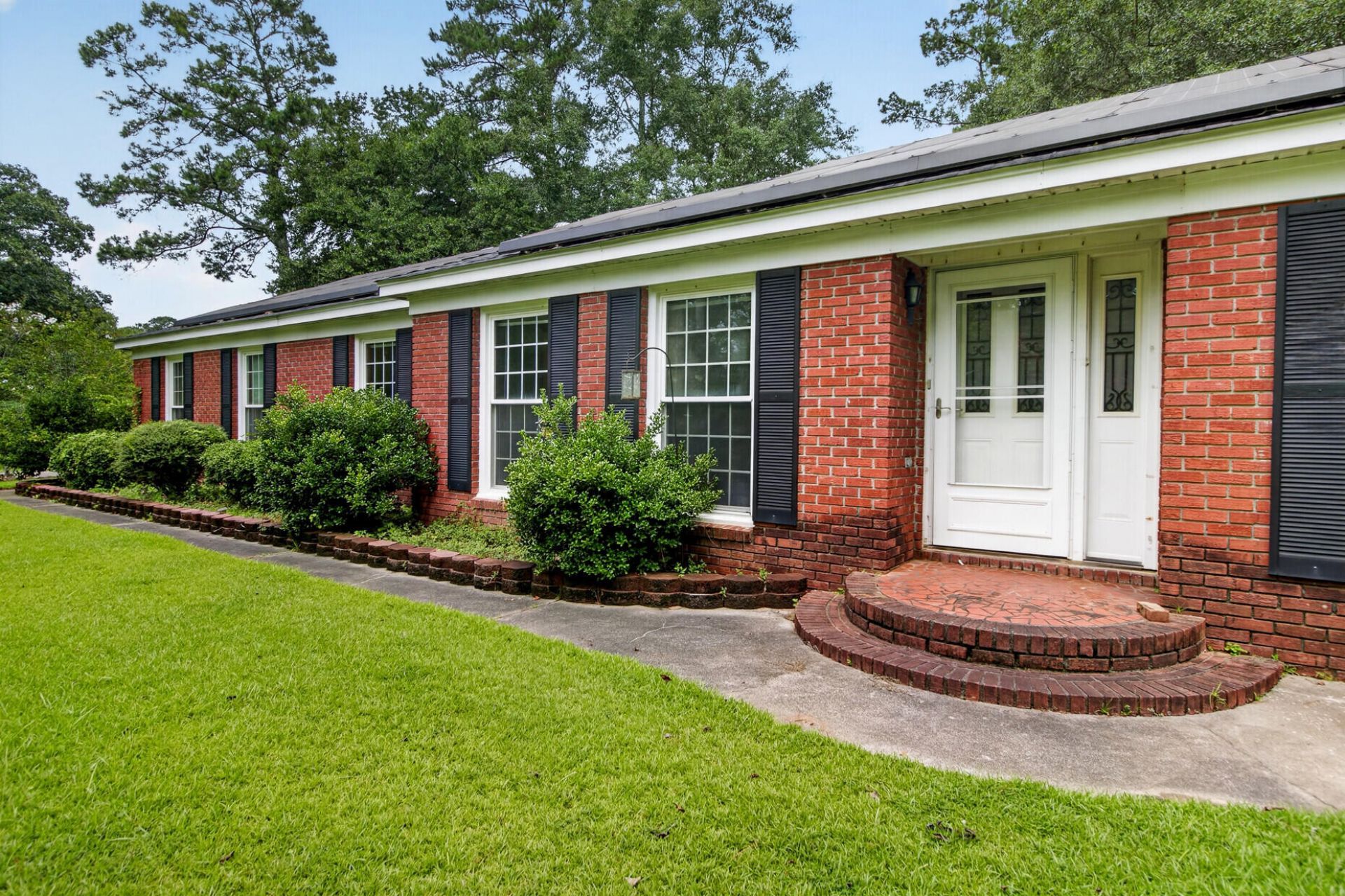 124 Axtell Drive Photo 4
