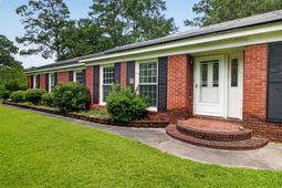 124 Axtell Drive photo 4