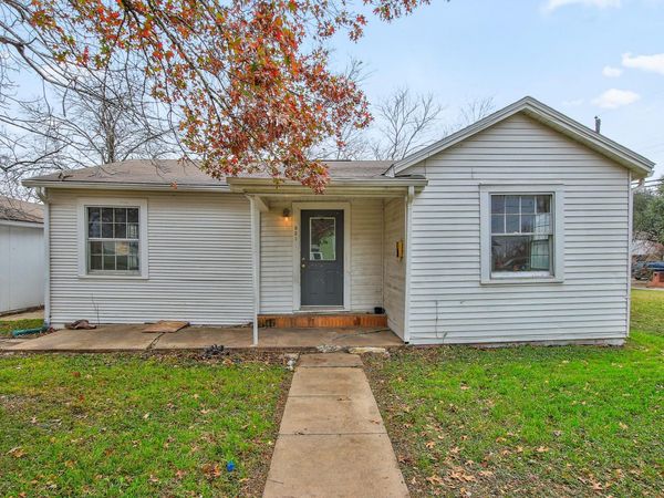 921 W 5th ST , Taylor, TX 76574
