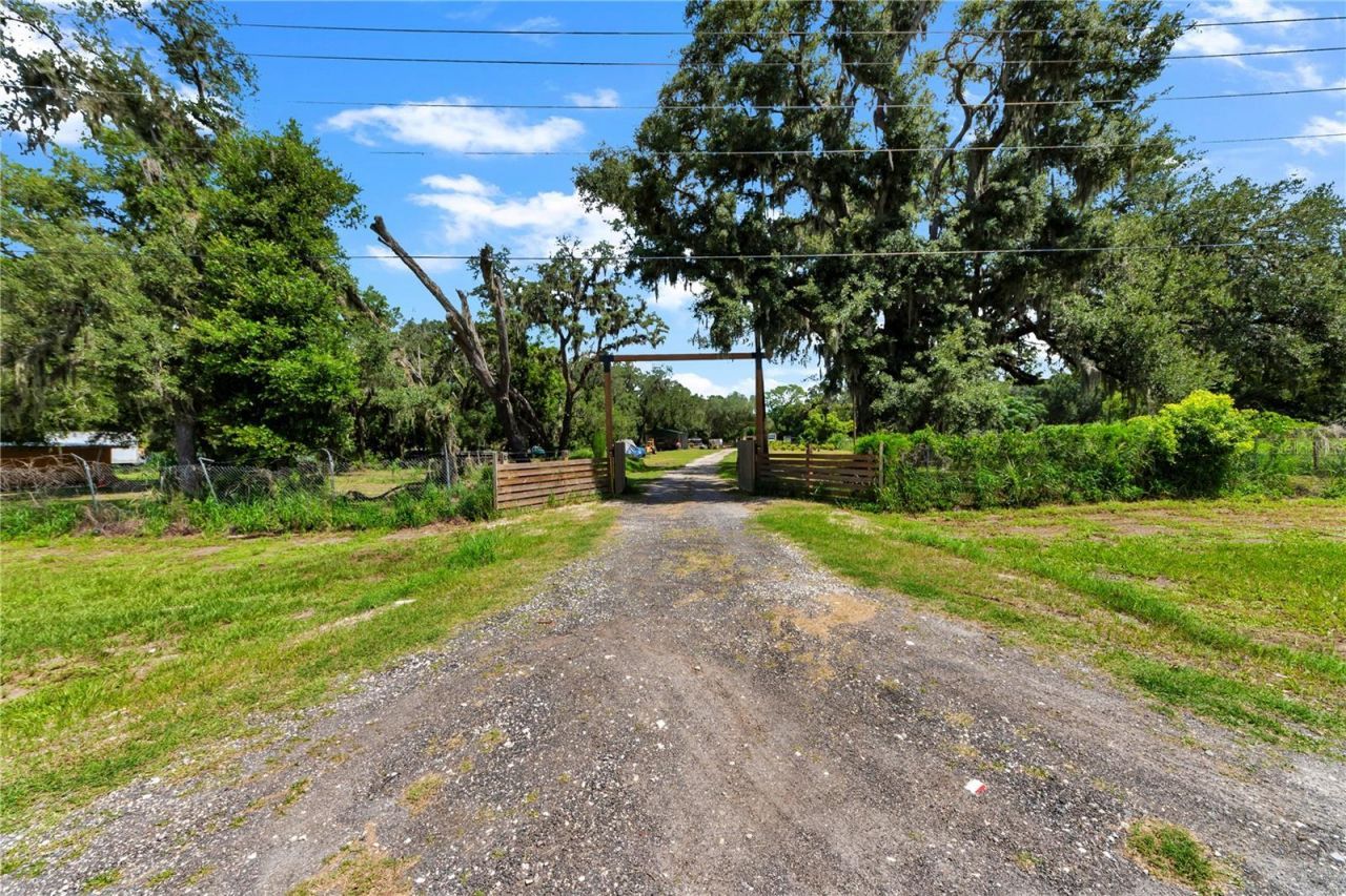 9922 Rockhill Road, Thonotosassa, FL 33592 Photo
