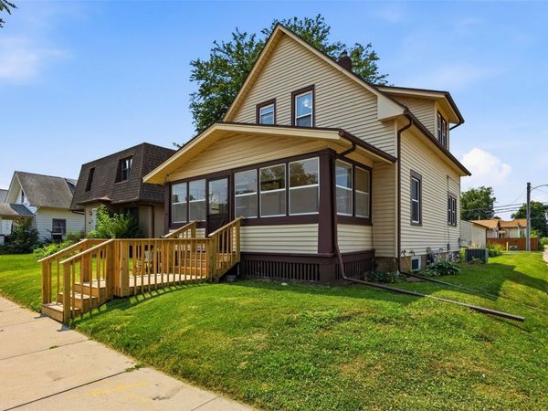 1802 J St SW, Cedar Rapids, IA 52404