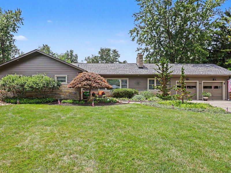 305 Woodsview Drive, Canal Winchester, OH 43110 Photo 2