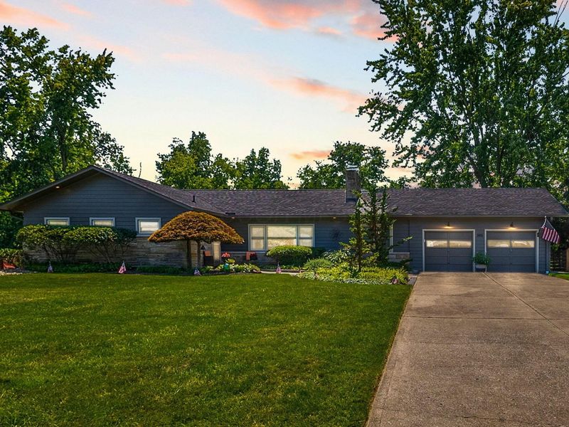 305 Woodsview Drive, Canal Winchester, OH 43110 Photo 3