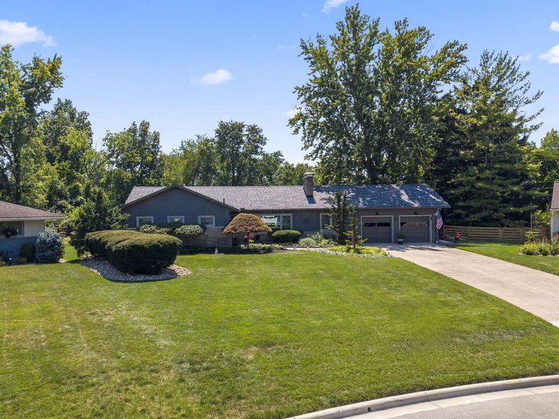 305 Woodsview Drive, Canal Winchester, OH 43110 Photo 4