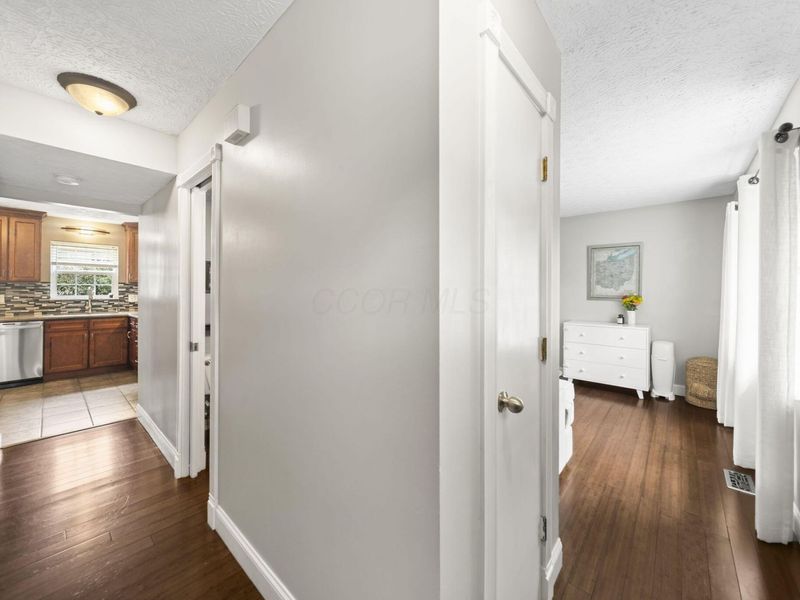 914 Windbourne Street, Columbus, OH 43230 Photo 5