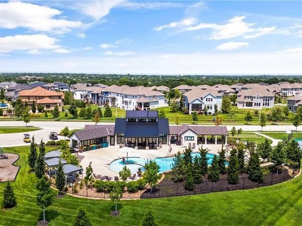 3945 W 158th Place, Overland Park, KS 66224