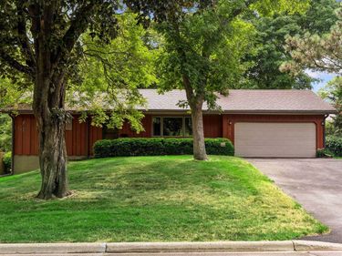 1938 Midland Hills Road, Roseville, MN 55113