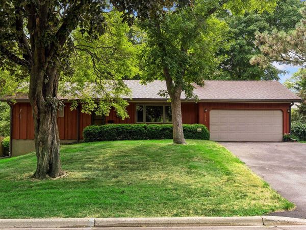 1938 Midland Hills Road, Roseville, MN 55113