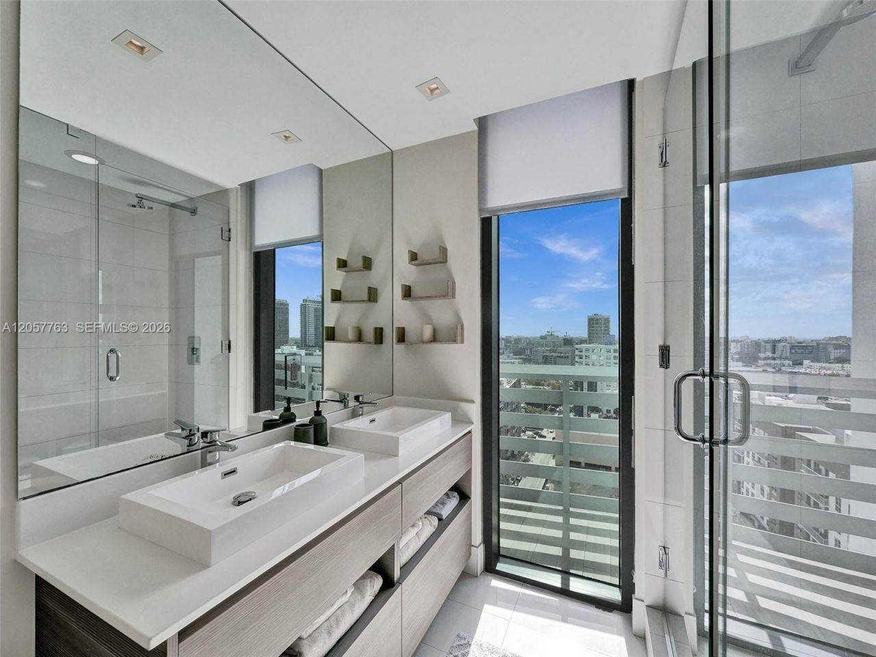 460 NE 28th St , Unit 1701, Miami, FL 33137 Photo