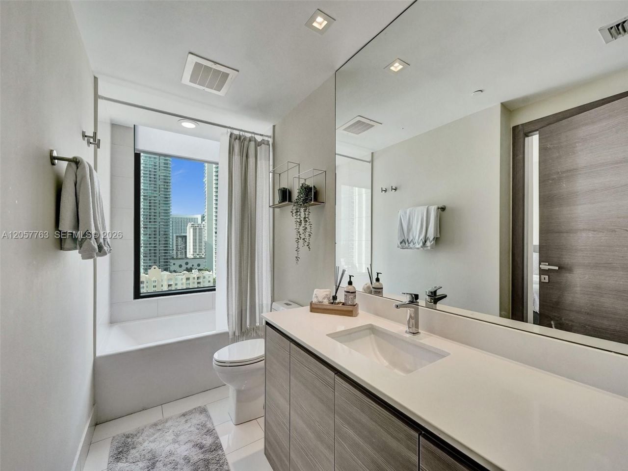 460 NE 28th St , Unit 1701, Miami, FL 33137 Photo