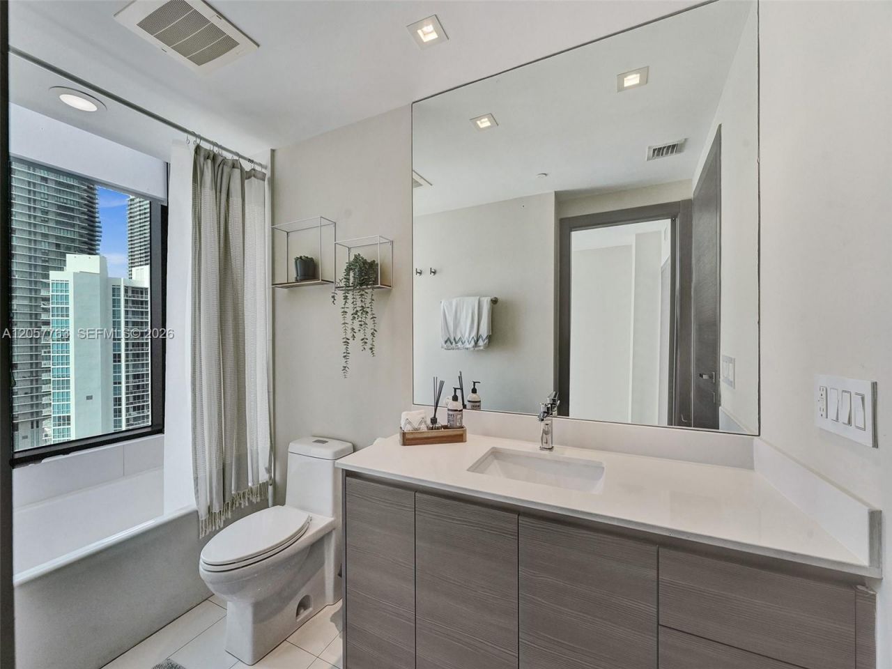460 NE 28th St , Unit 1701, Miami, FL 33137 Photo
