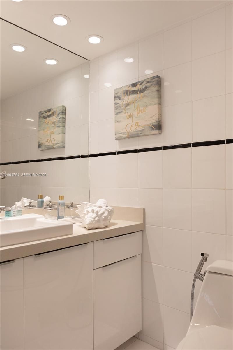 1817 S Ocean Dr, Unit 320, Hallandale Beach, FL 33009 Photo
