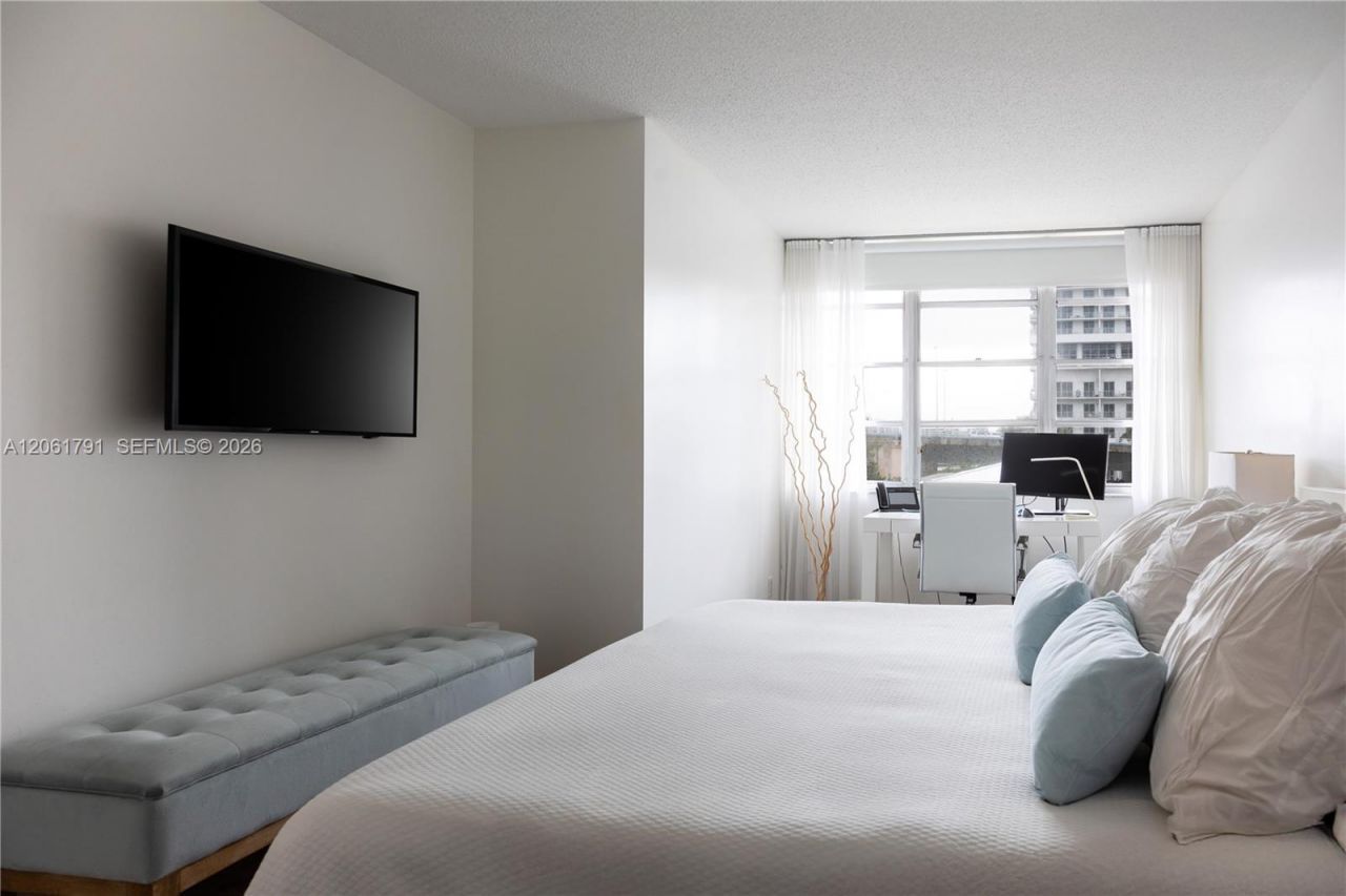 1817 S Ocean Dr, Unit 320, Hallandale Beach, FL 33009 Photo
