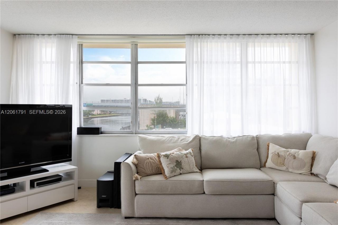 1817 S Ocean Dr, Unit 320, Hallandale Beach, FL 33009 Photo