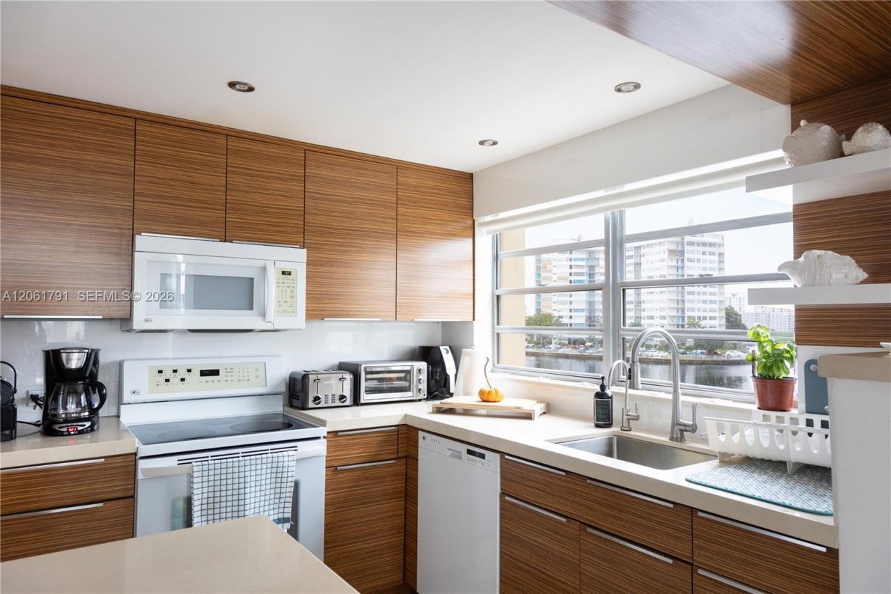 1817 S Ocean Dr, Unit 320, Hallandale Beach, FL 33009 Photo