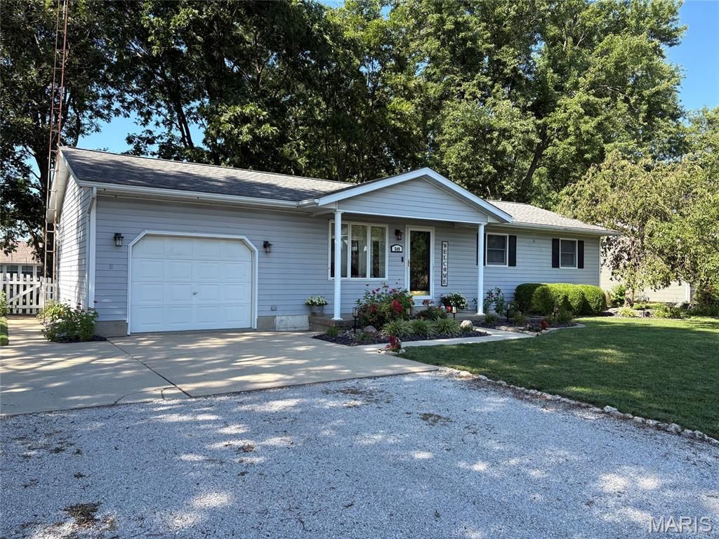 549 W Oak Street, Aviston, IL 62216 Main Photo