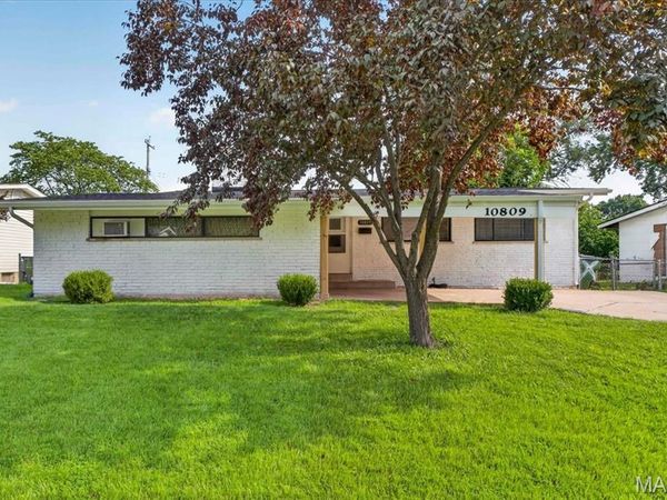 10809 Ridgecrest Drive, St Ann, MO 63074