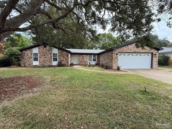 420 Dolphin St, Gulf Breeze, FL 32561