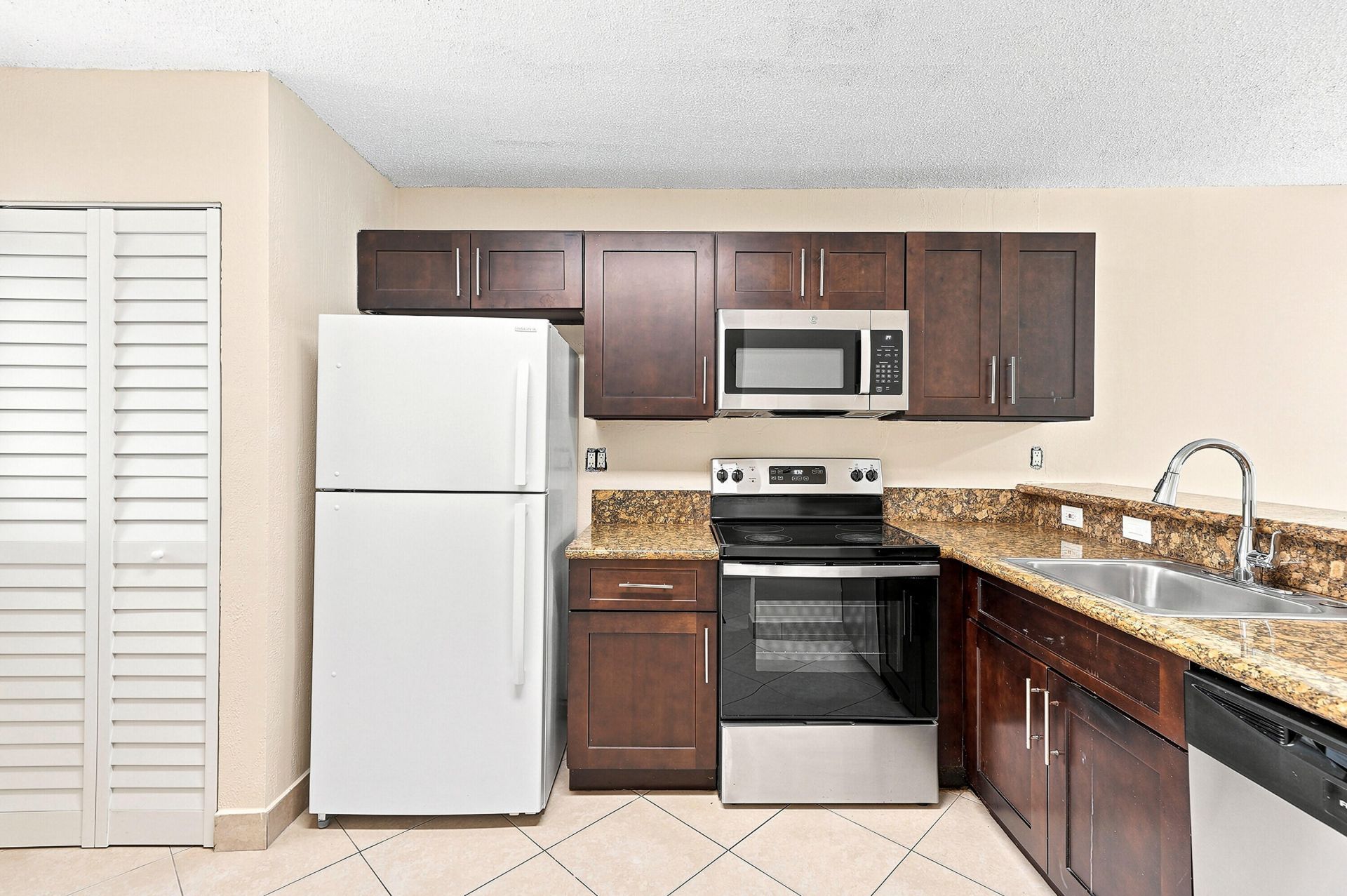 9938 Nob Hill Lane, Unit 9938, Sunrise, FL 33351 Photo