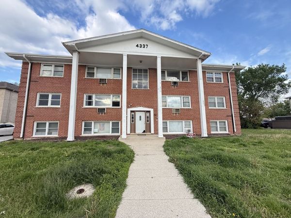4337 Prescott Avenue , Unit 2C, Lyons, IL 60534