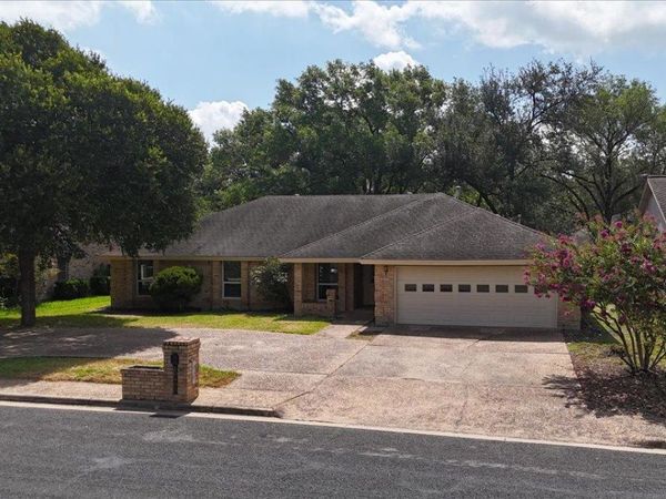 10403 Pinehurst DR , Austin, TX 78747