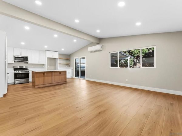 578 E Indian Rock Rd, Vista, CA 92084