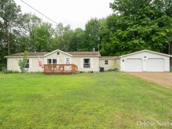 2122 Maple Lane, Hastings, MI 49058