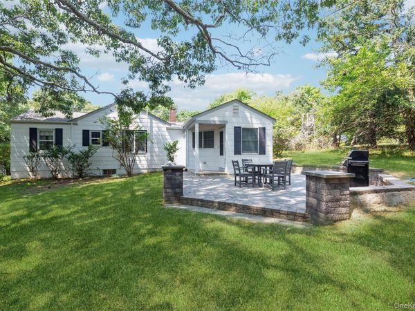 21 Oceanview Road , Hampton Bays, NY 11946