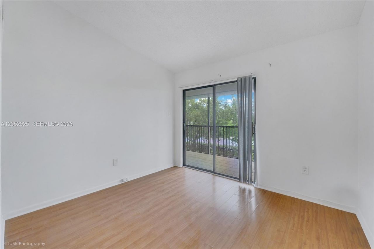 20681 NE 4th Pl , Unit 203, Miami, FL 33179 Photo