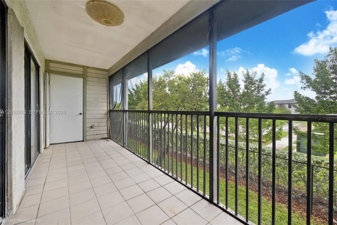 20681 NE 4th Pl , Unit 203, Miami, FL 33179 Photo