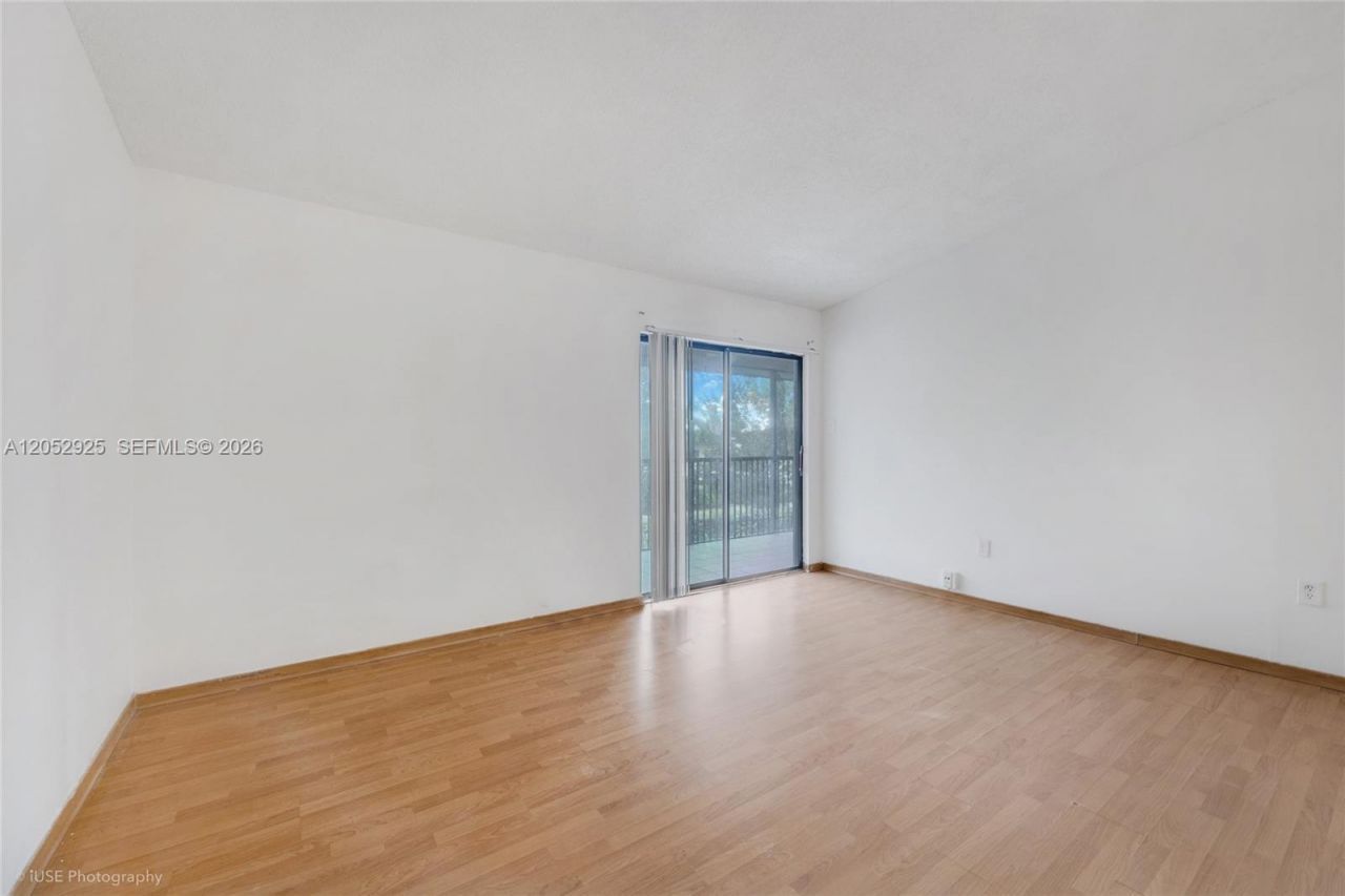 20681 NE 4th Pl , Unit 203, Miami, FL 33179 Photo