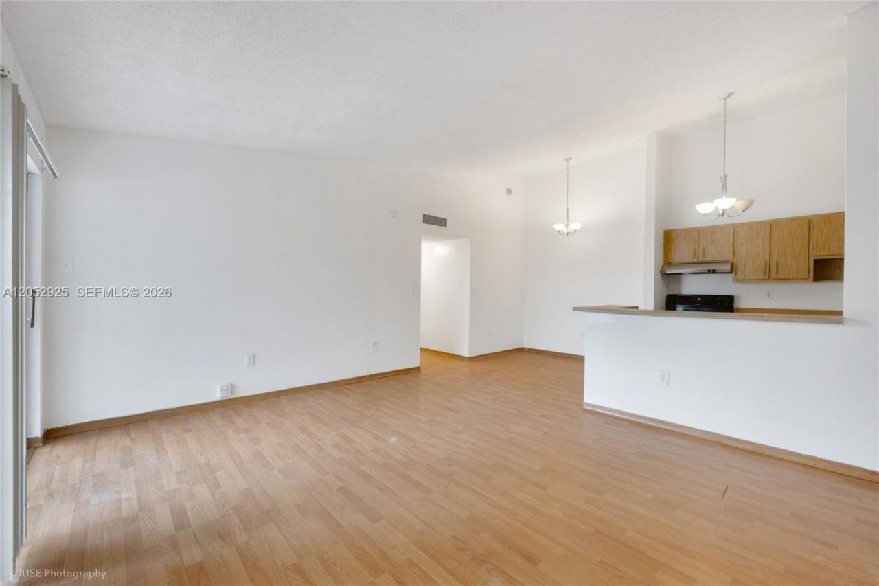 20681 NE 4th Pl , Unit 203, Miami, FL 33179 Photo