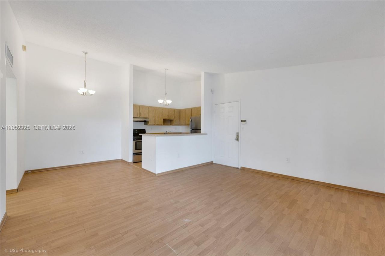 20681 NE 4th Pl , Unit 203, Miami, FL 33179 Photo