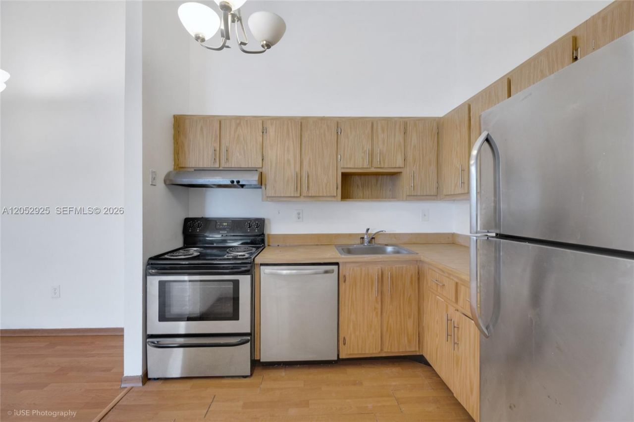 20681 NE 4th Pl , Unit 203, Miami, FL 33179 Photo