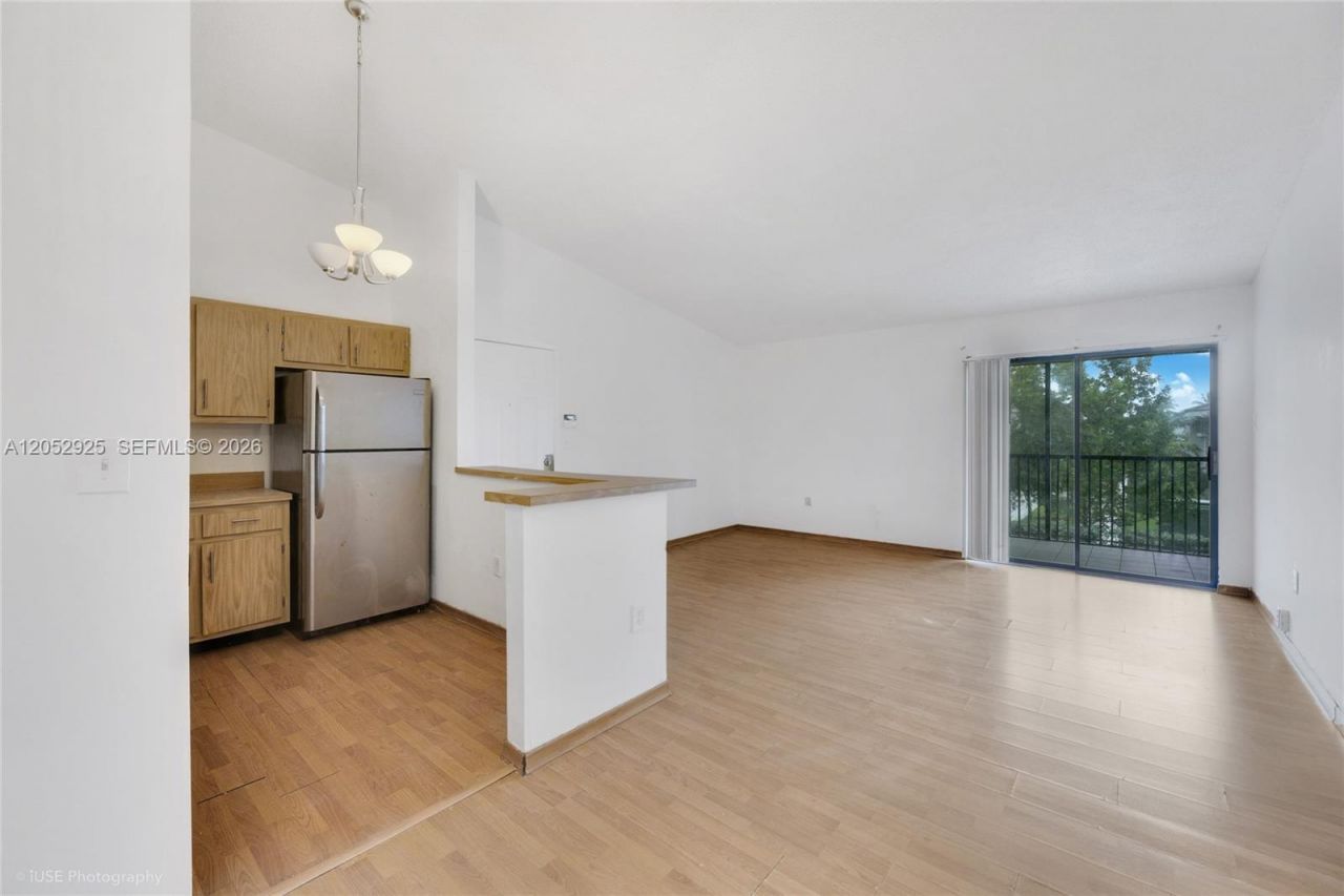 20681 NE 4th Pl , Unit 203, Miami, FL 33179 Photo