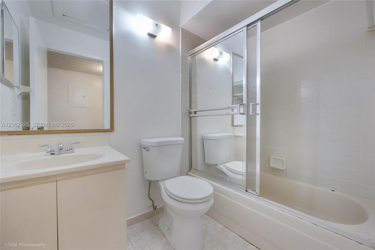 20681 NE 4th Pl , Unit 203, Miami, FL 33179 Photo
