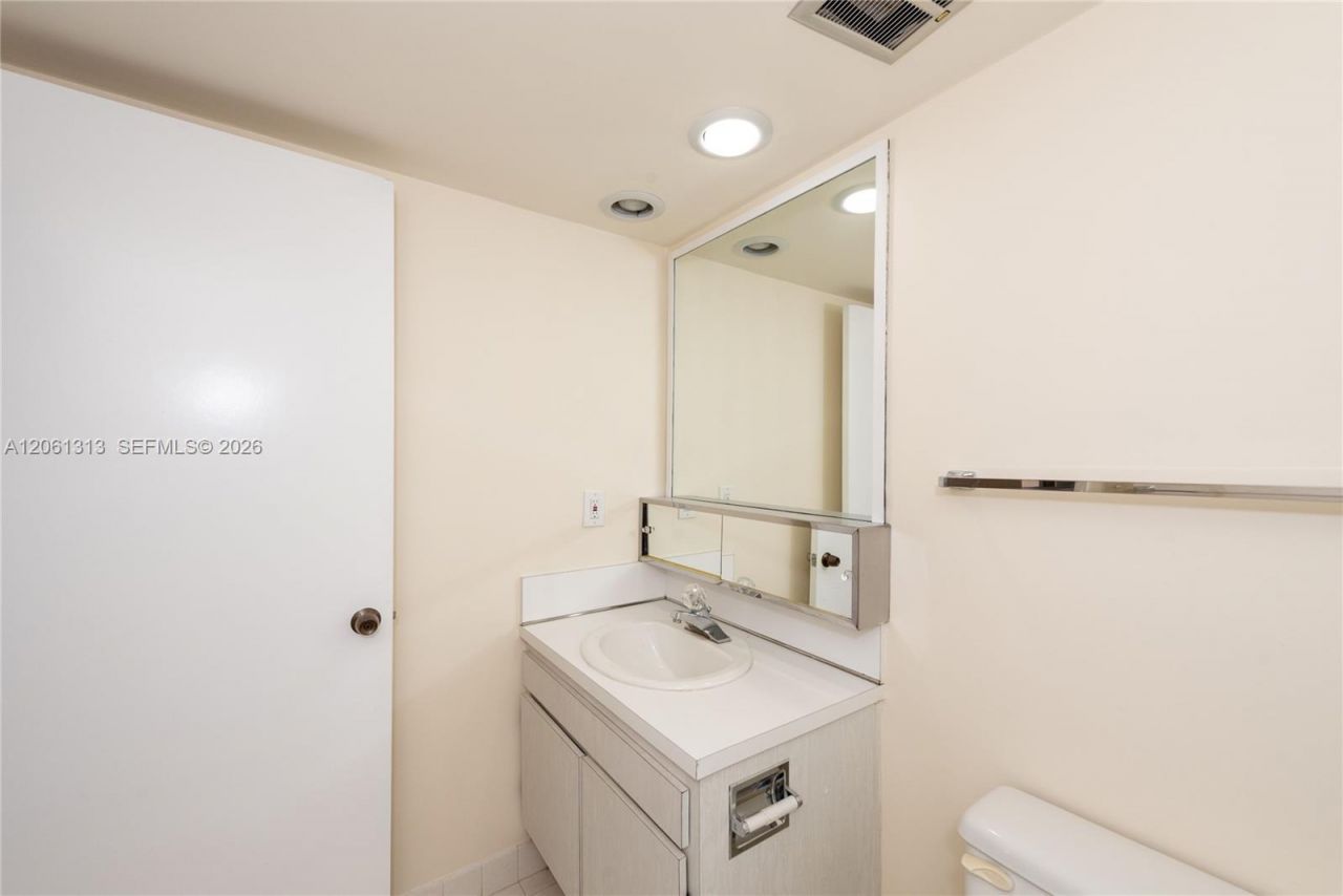 600 Biltmore Way , Unit 1014, Coral Gables, FL 33134 Photo
