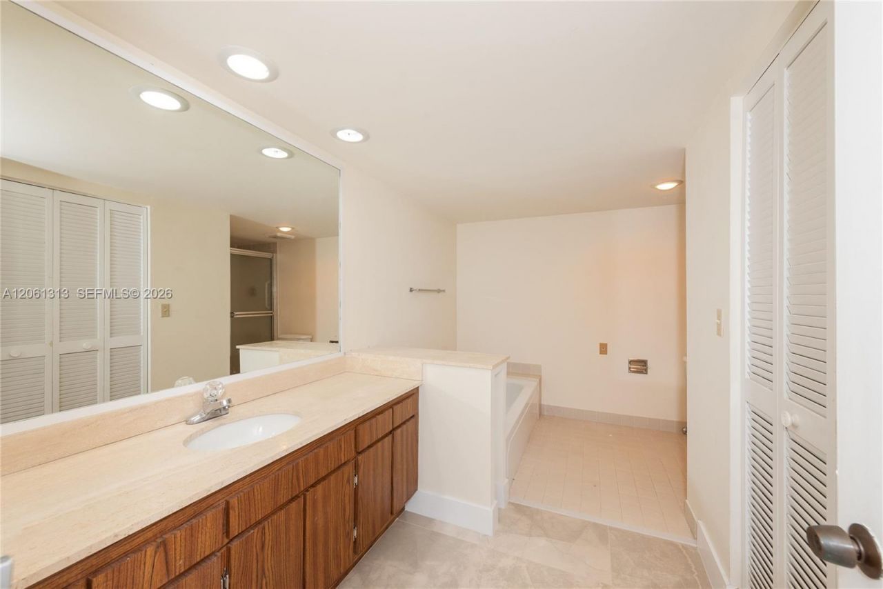 600 Biltmore Way , Unit 1014, Coral Gables, FL 33134 Photo