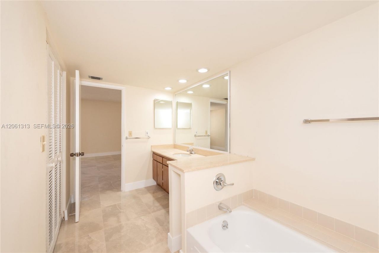 600 Biltmore Way , Unit 1014, Coral Gables, FL 33134 Photo