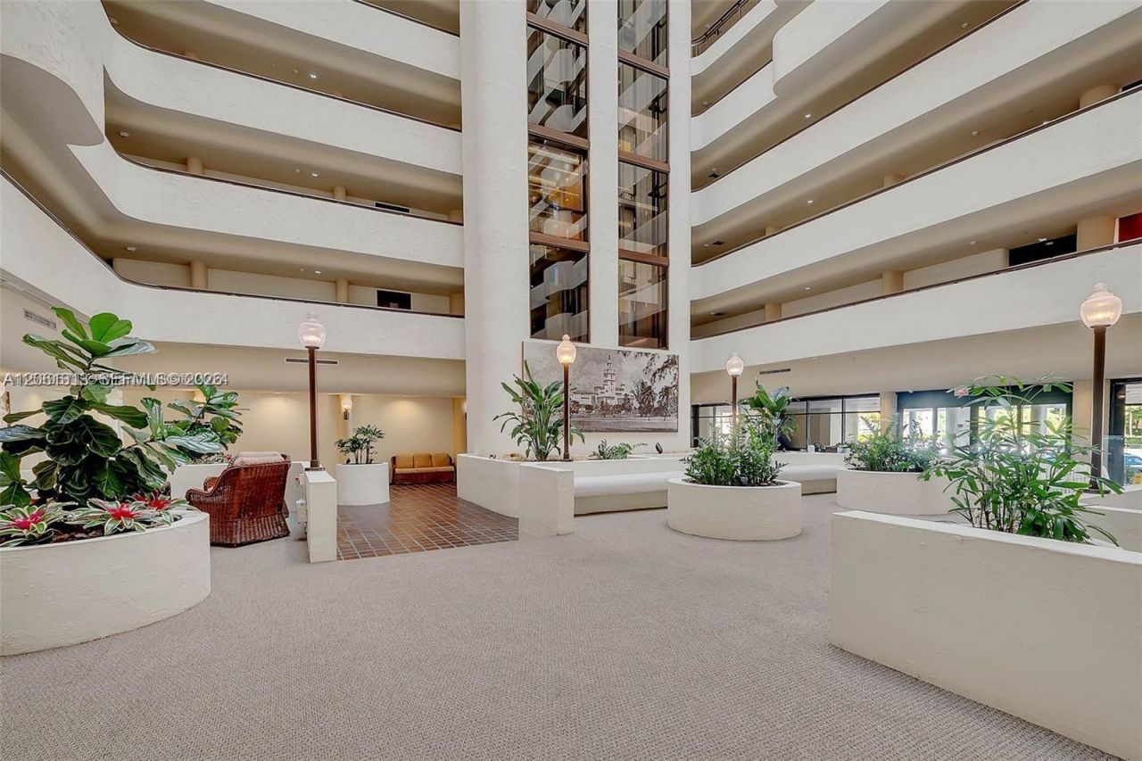 600 Biltmore Way , Unit 1014, Coral Gables, FL 33134 Photo