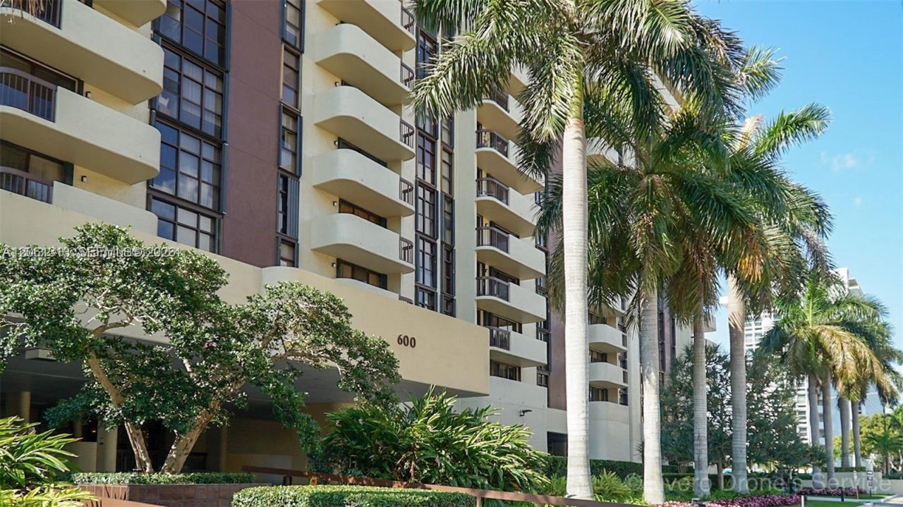 600 Biltmore Way , Unit 1014, Coral Gables, FL 33134 Photo